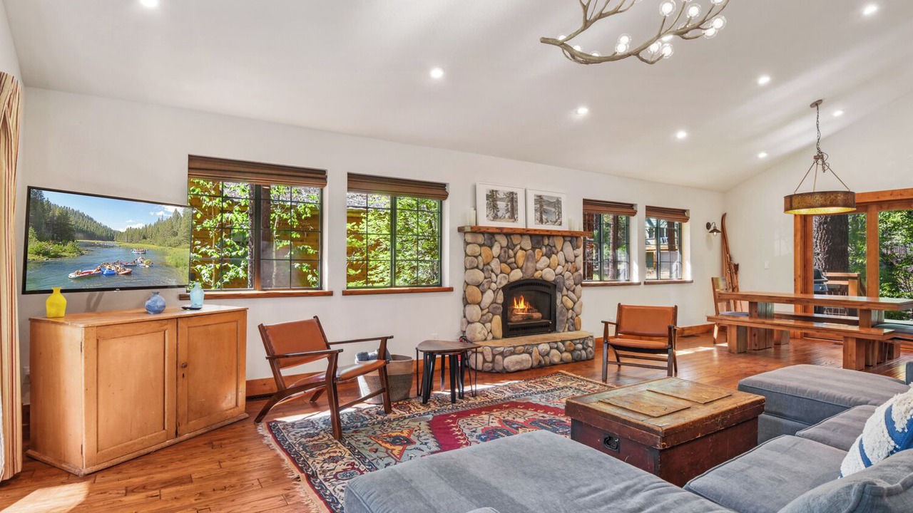 Photo of Livingroom in Brockway