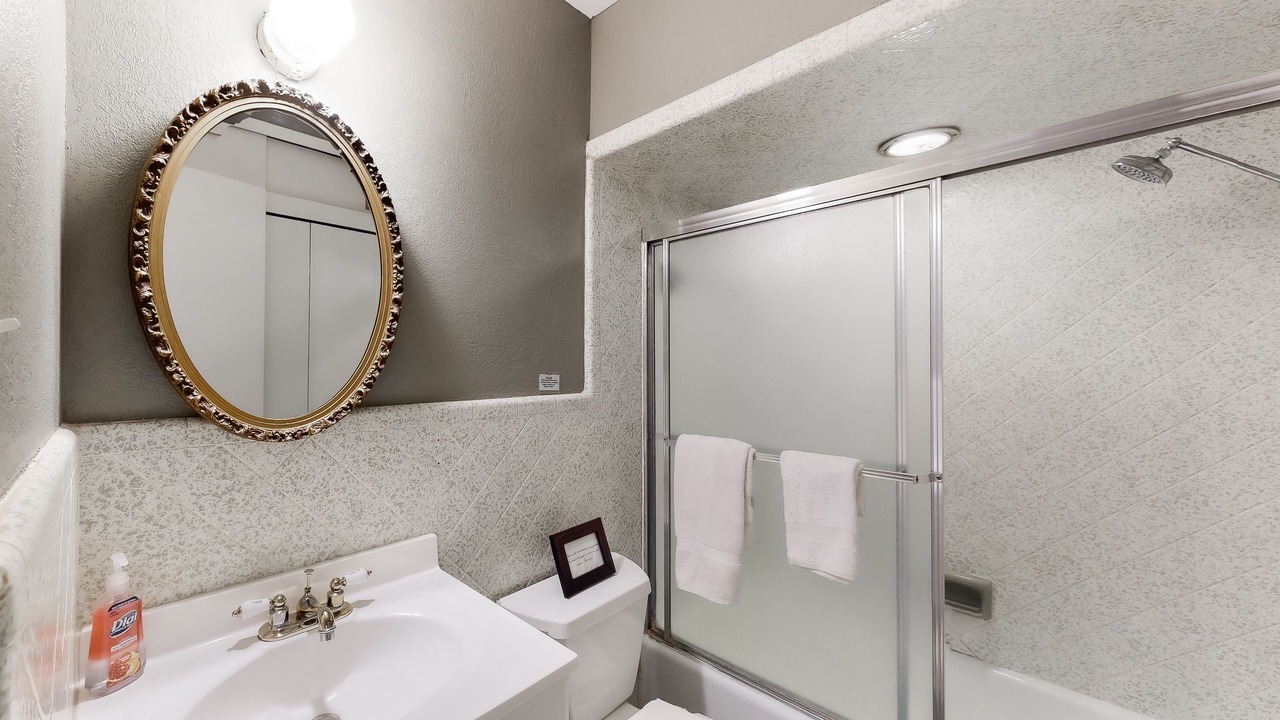 Photo of Bathroom in Kingsland