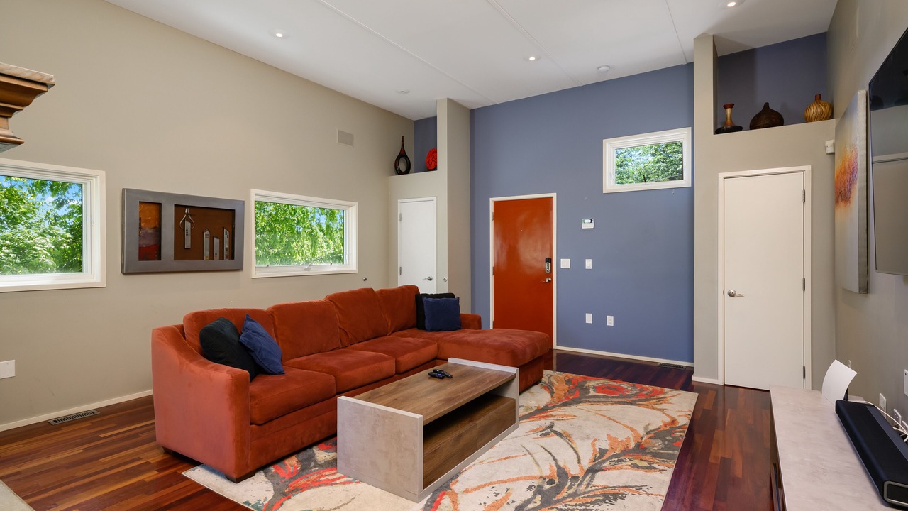 Photo of Livingroom in Westside North