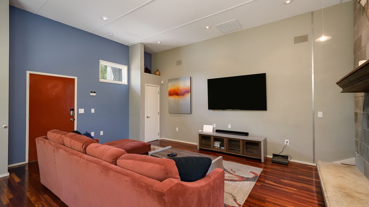 Photo of Livingroom in Westside North