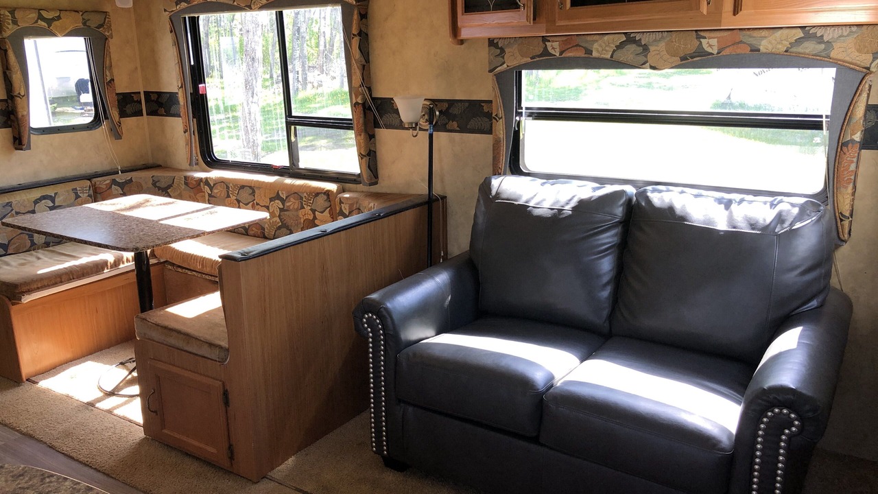 Photo of Livingroom in Onanole