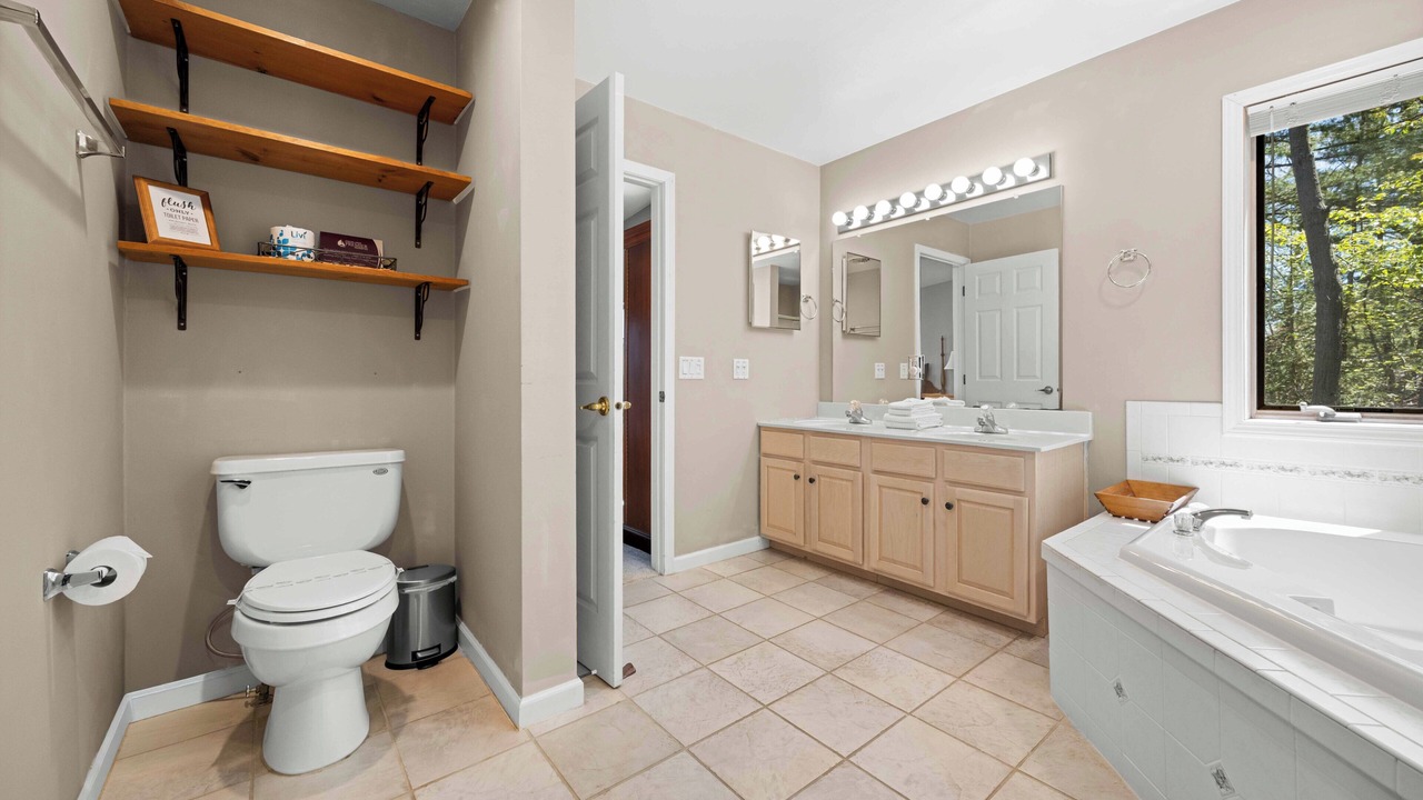 Photo of Bathroom in Valois