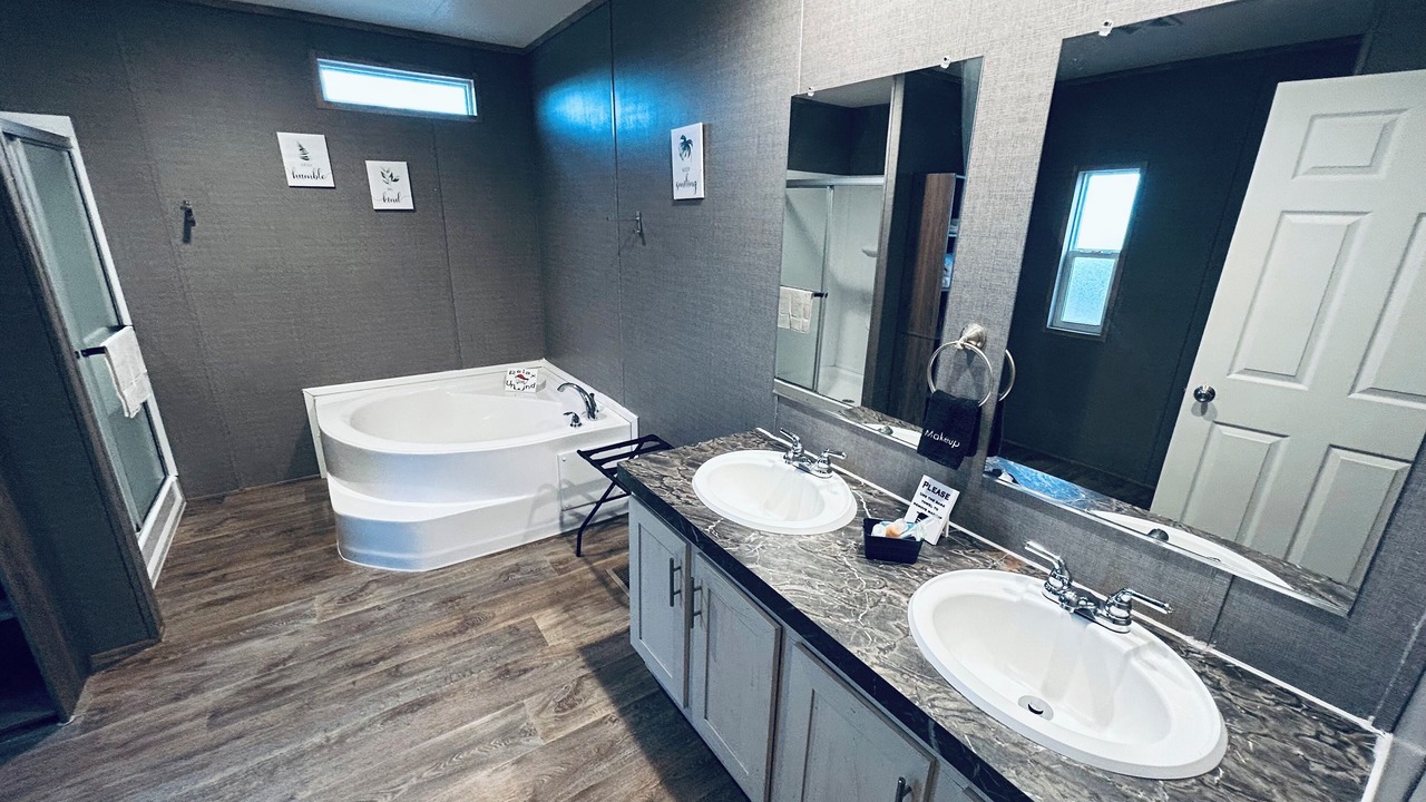 Photo of Bathroom in Richland Springs