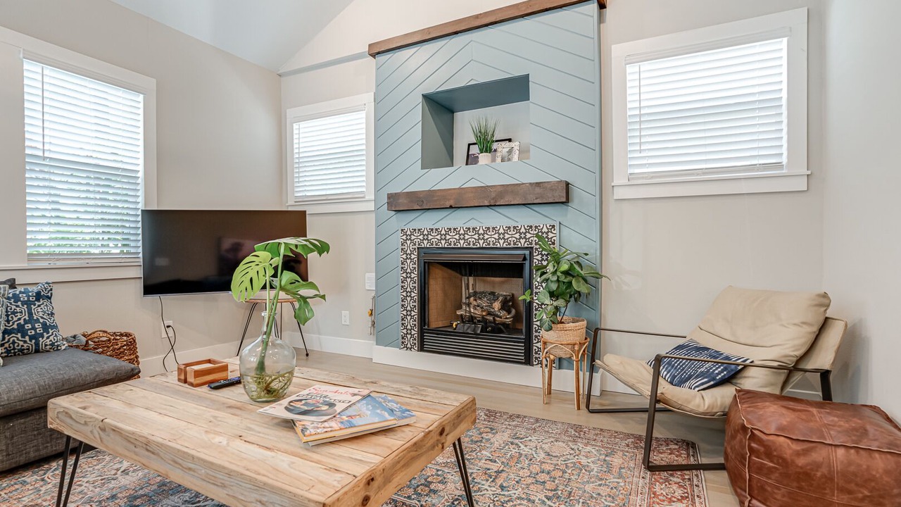 Photo of Livingroom in Tobin Hill