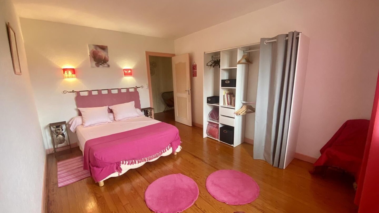 Photo of Bedroom in Asson