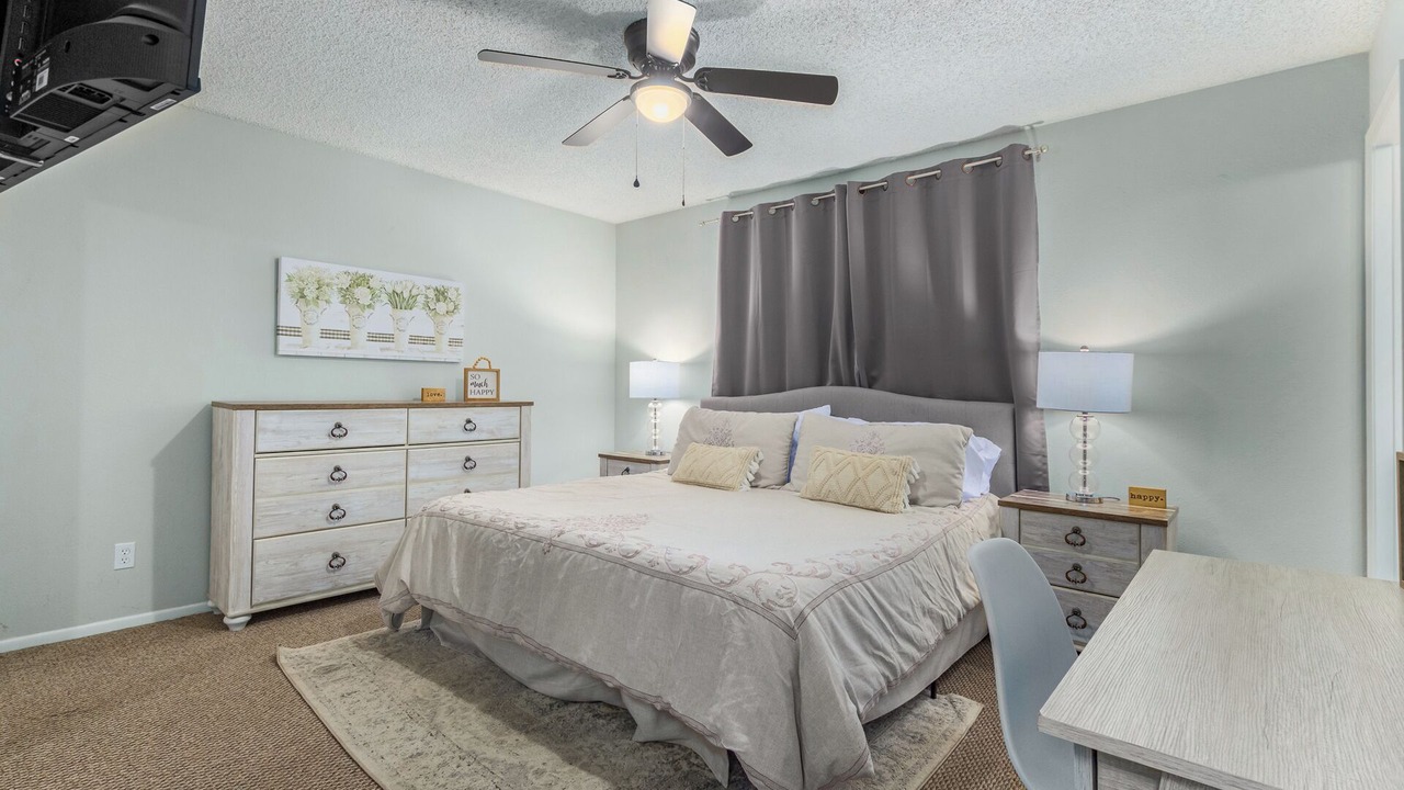 Photo of Bedroom in Desert Foothills Estates