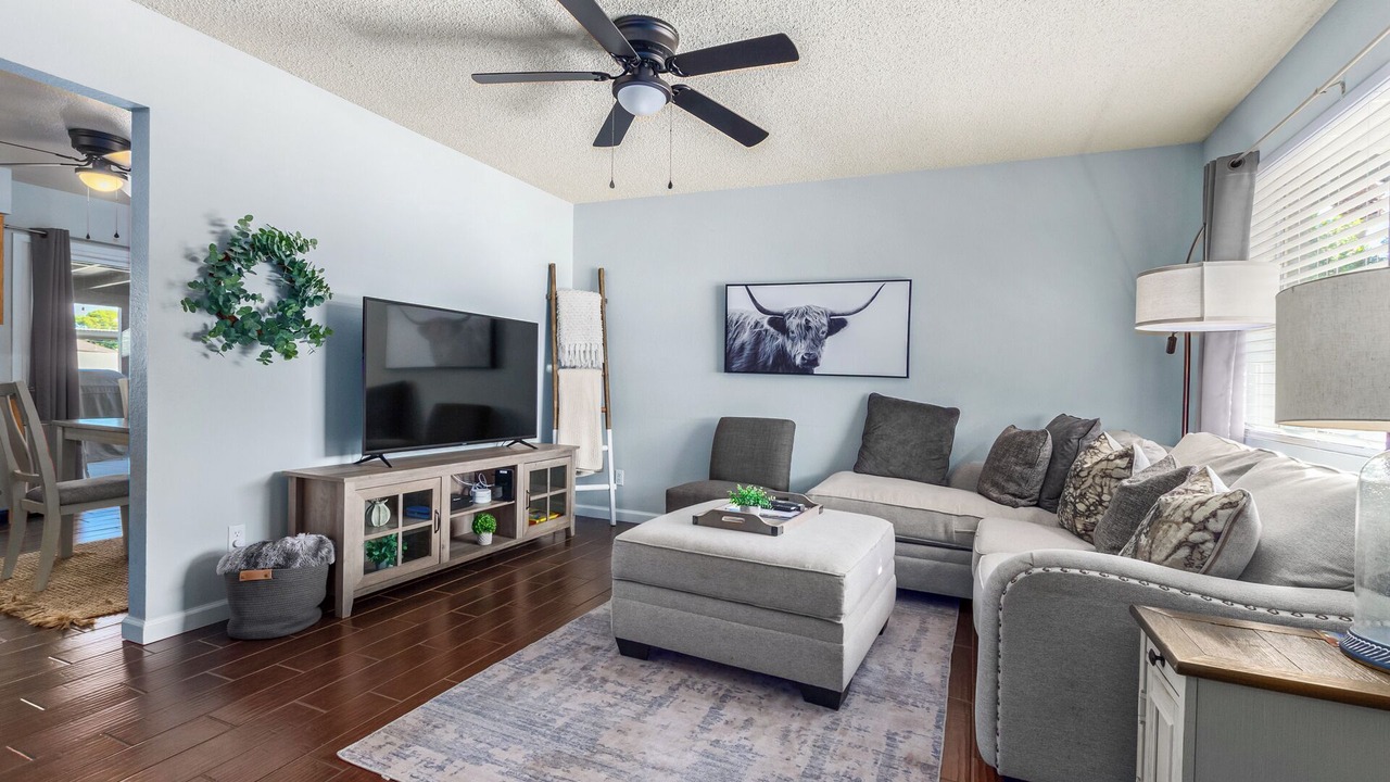 Photo of Livingroom in Desert Foothills Estates