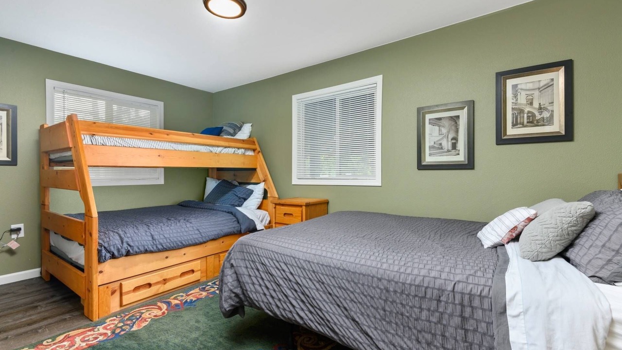 Photo of Others in Nelscott