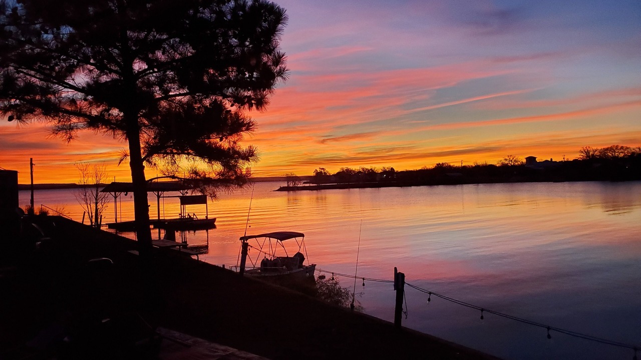 Photo of Outdoor in Buchanan Dam