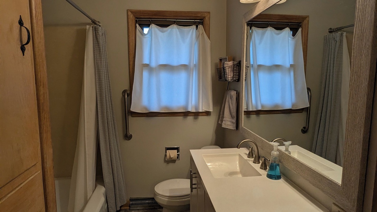 Photo of Bathroom in Newburgh