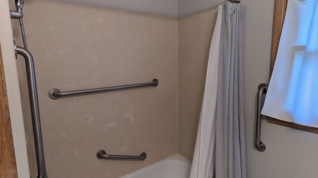 Photo of Bathroom in Newburgh