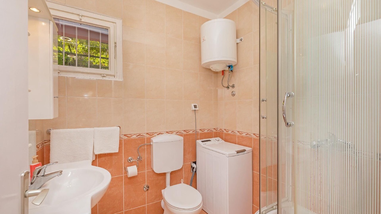 Photo of Bathroom in Brsecine