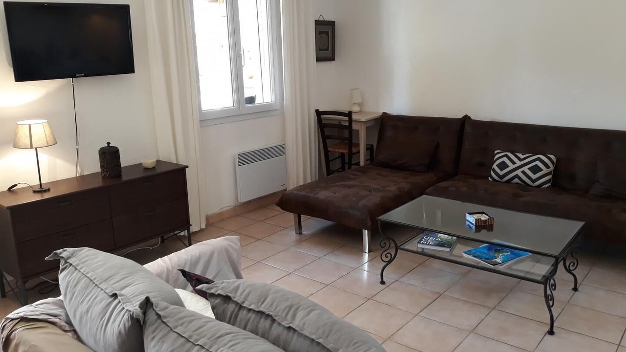 Photo of Livingroom in Peissonnel