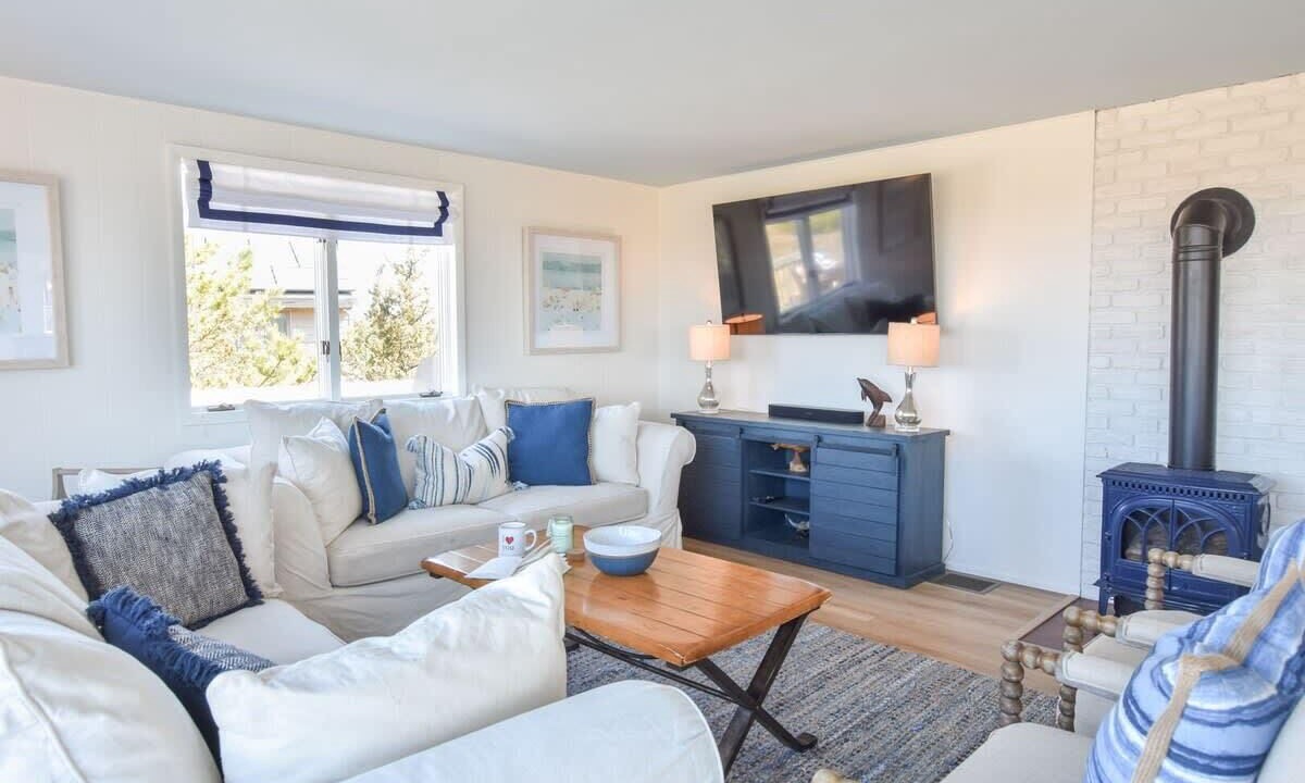 Photo of Livingroom in North Eastham