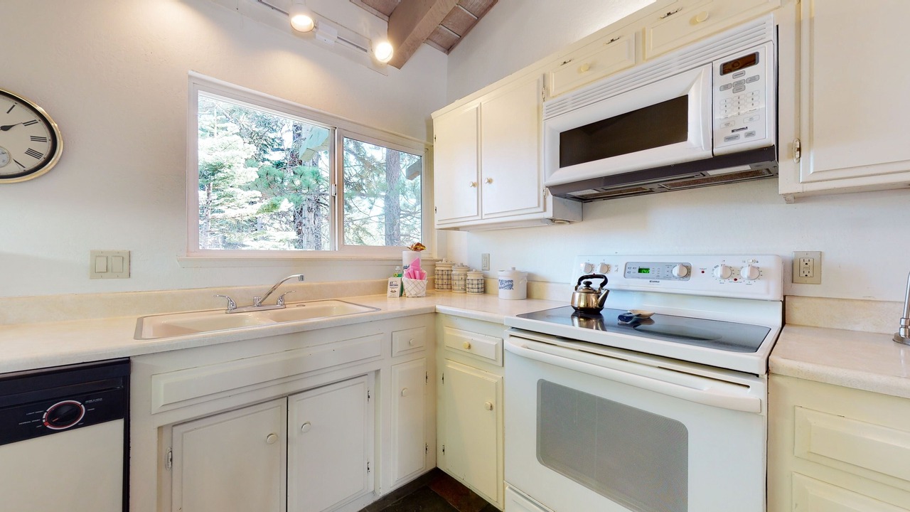 Photo of Kitchen in Mammoth Lakes