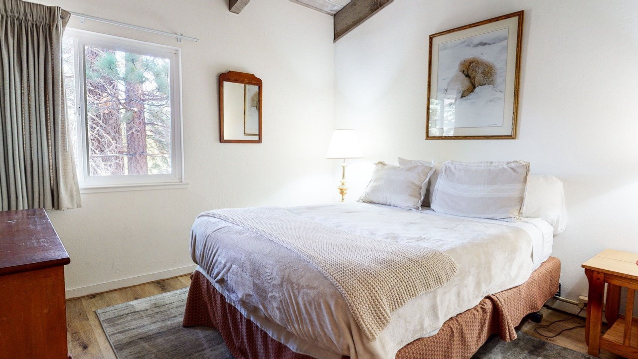 Photo of Bedroom in Mammoth Lakes
