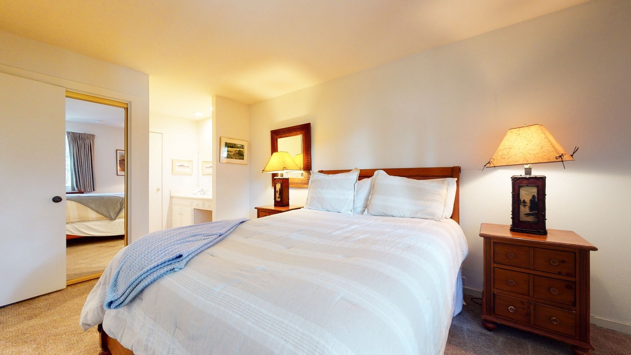 Photo of Bedroom in Mammoth Lakes