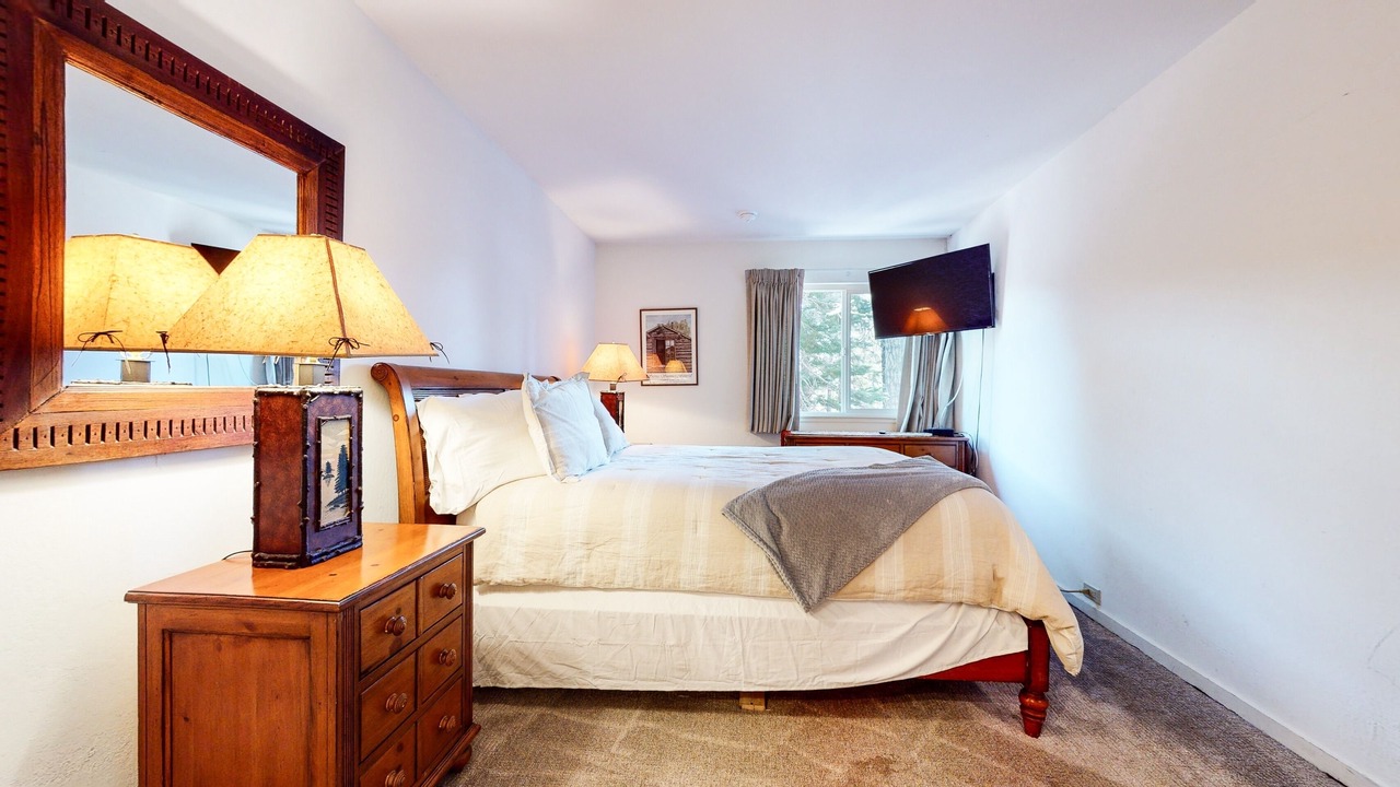 Photo of Bedroom in Mammoth Lakes
