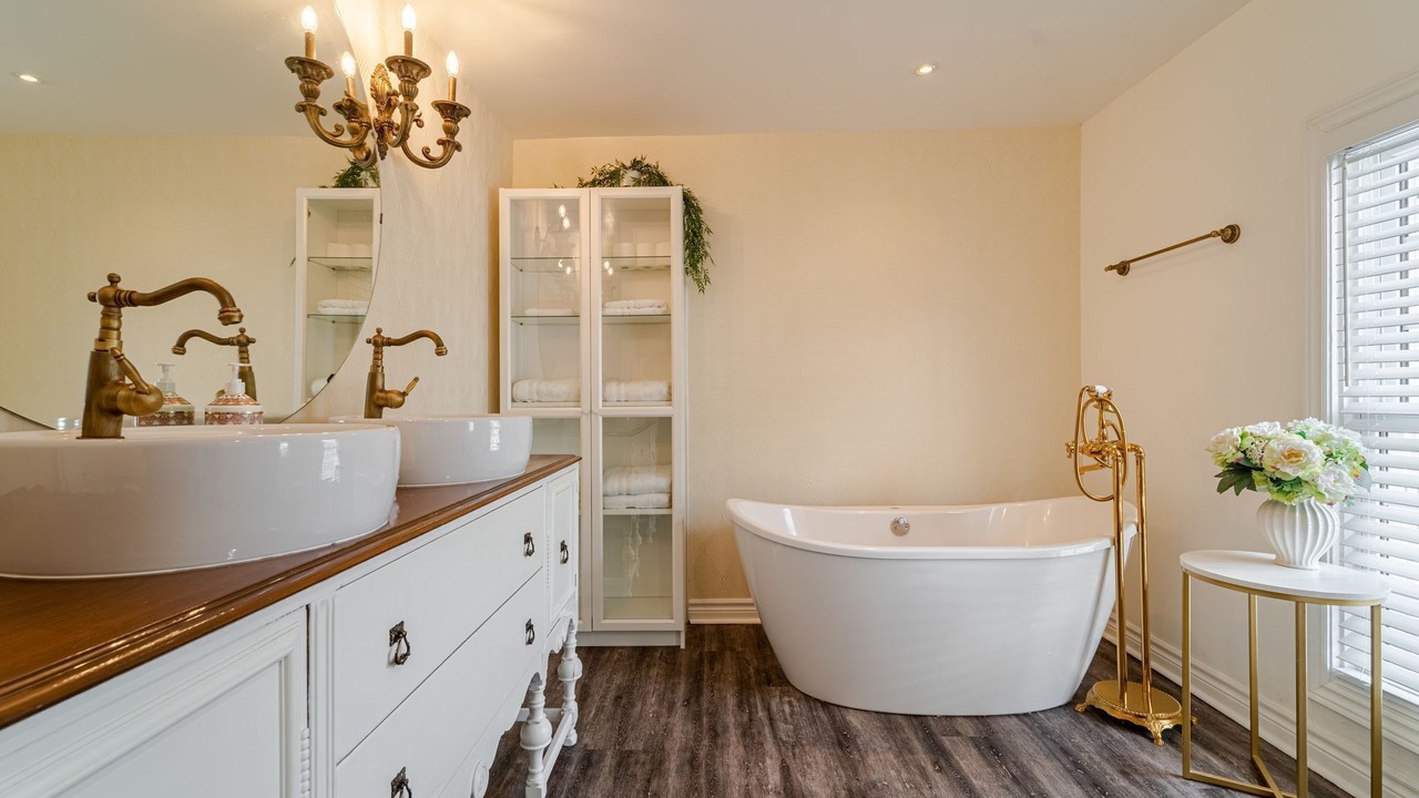 Photo of Bathroom in Niagara Falls