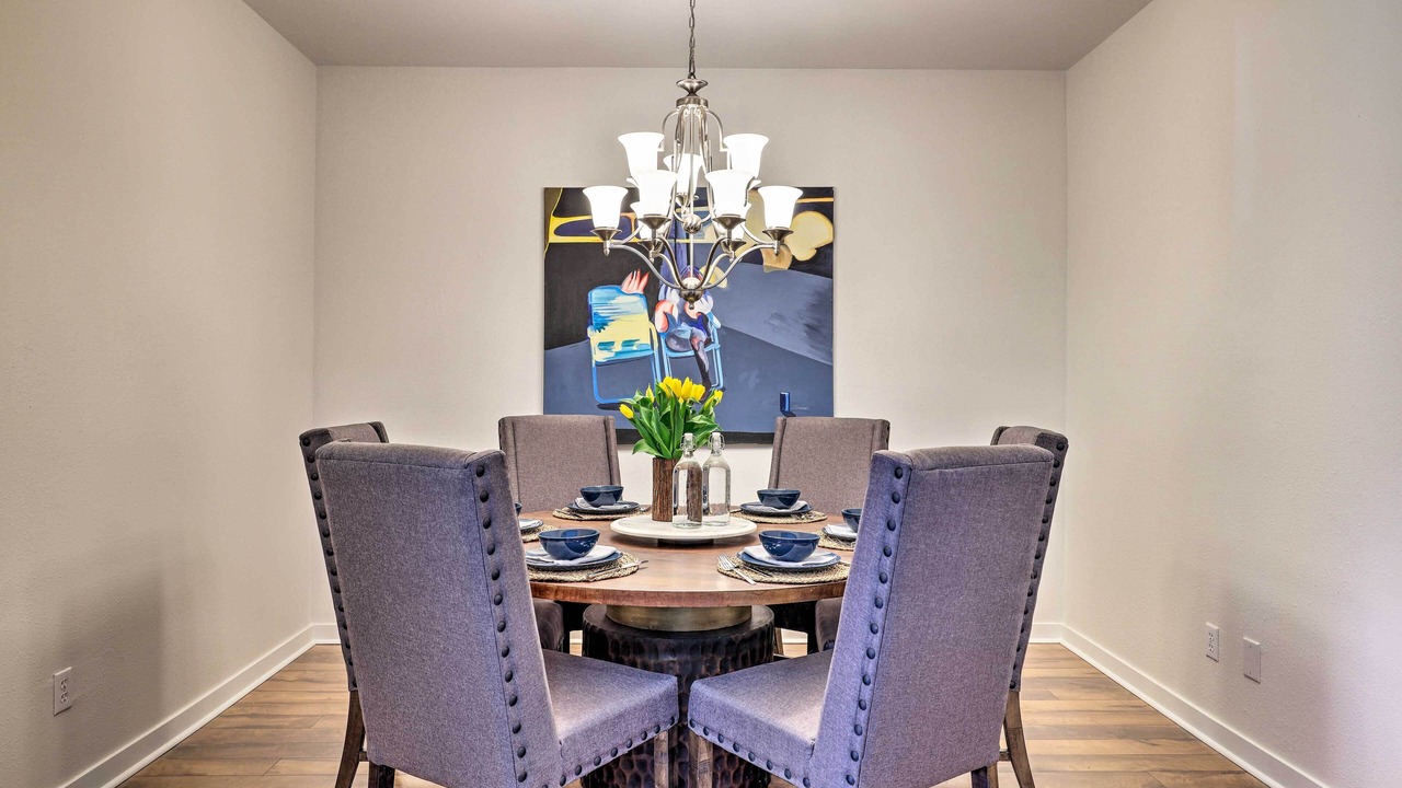 Photo of Livingroom in Downtown