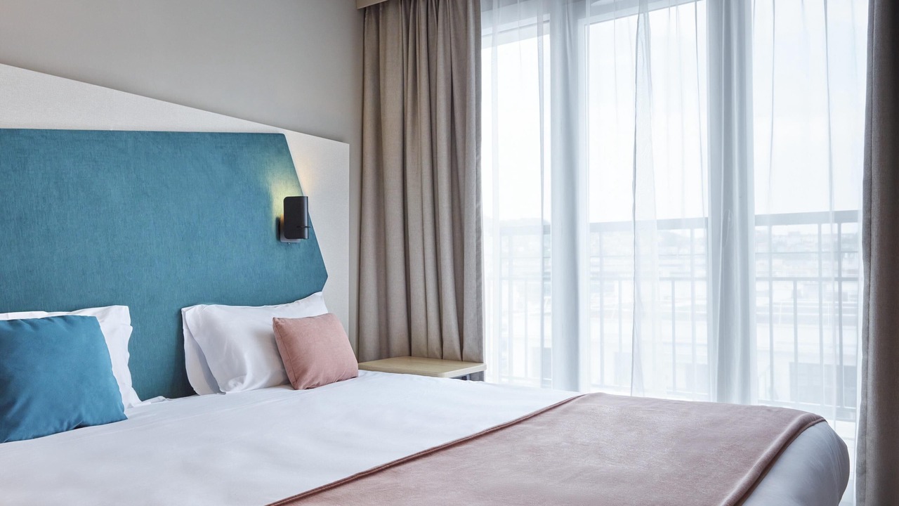 Photo of Bedroom in Suresnes