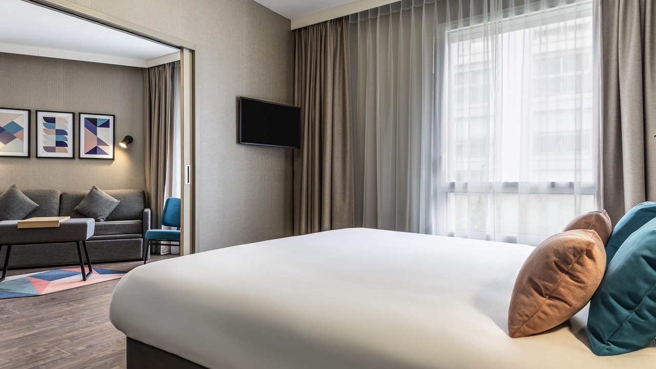 Photo of Bedroom in Suresnes