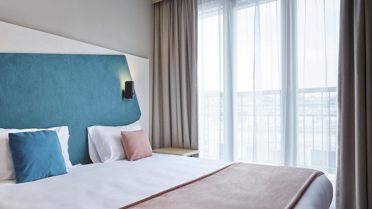 Photo of Bedroom in Suresnes