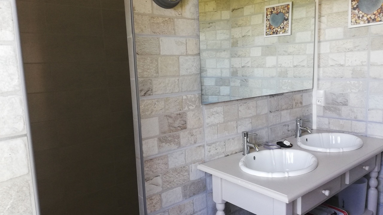 Photo of Bathroom in Saint-Saturnin