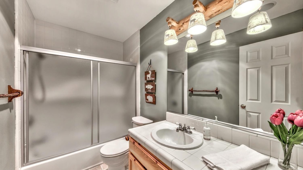 Photo of Bathroom in Country Club Estates