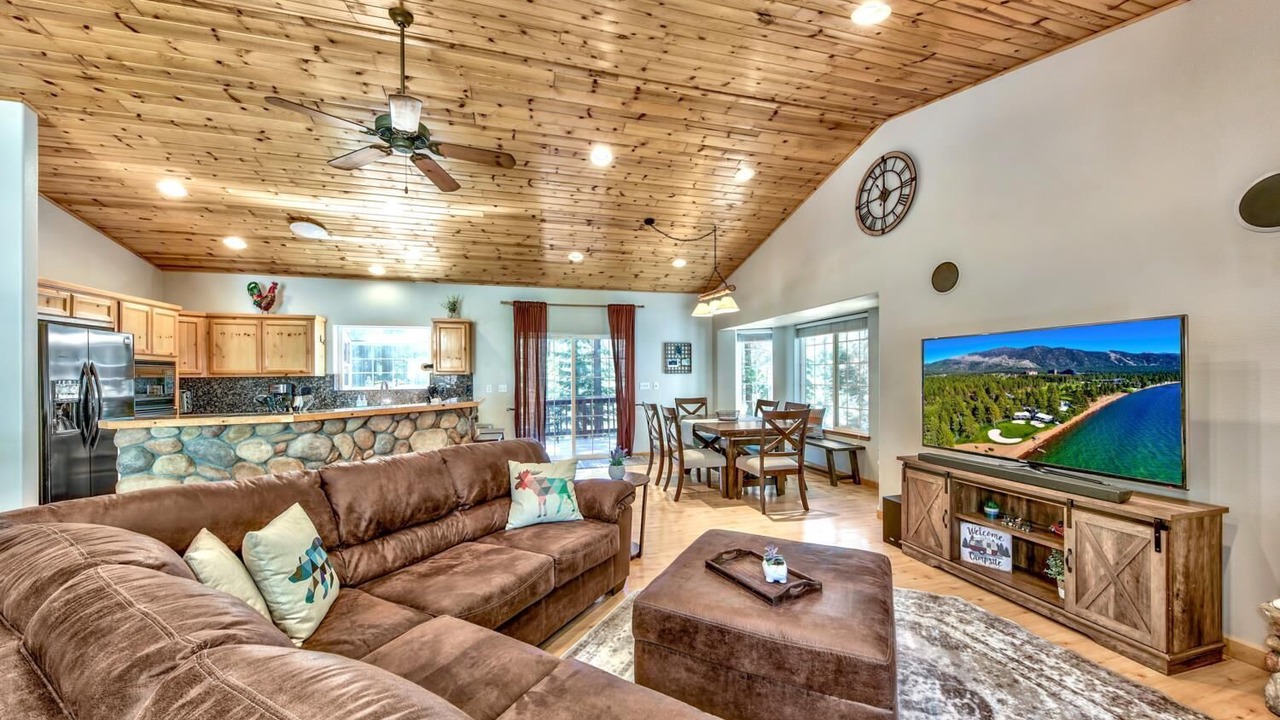 Photo of Livingroom in Country Club Estates