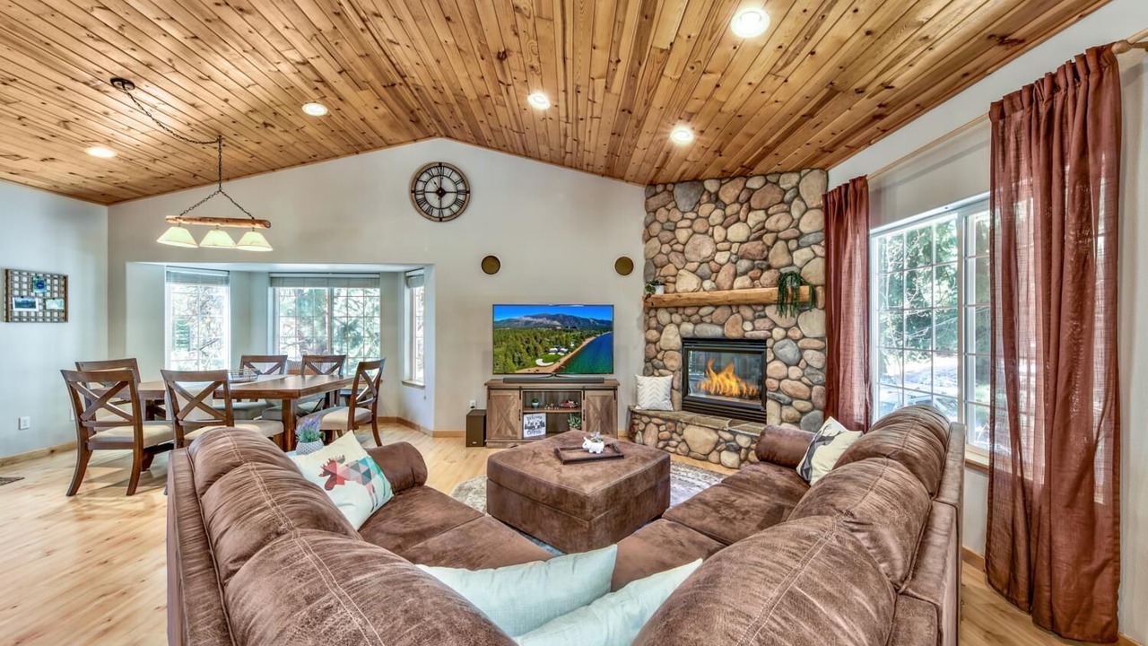 Photo of Bedroom in Country Club Estates