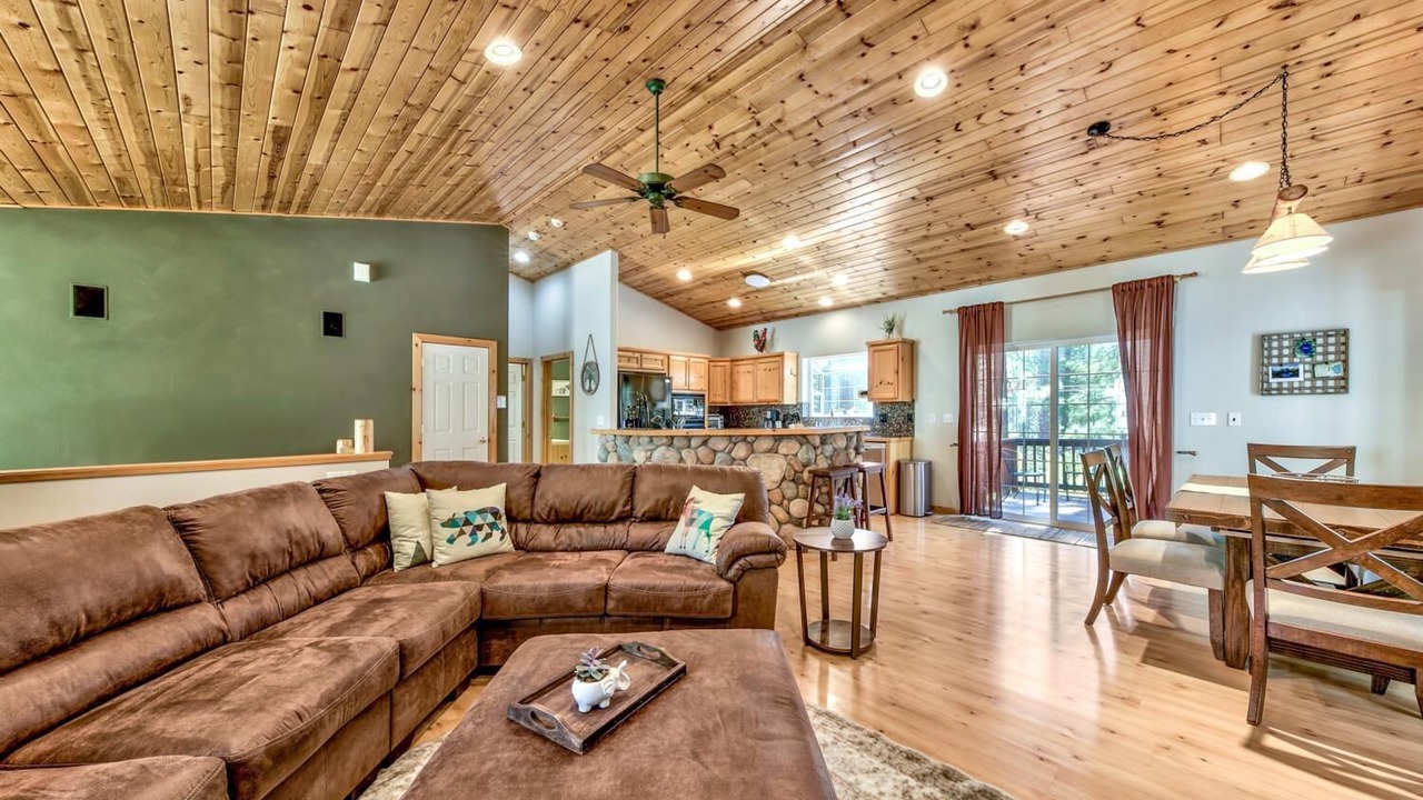 Photo of Bedroom in Country Club Estates