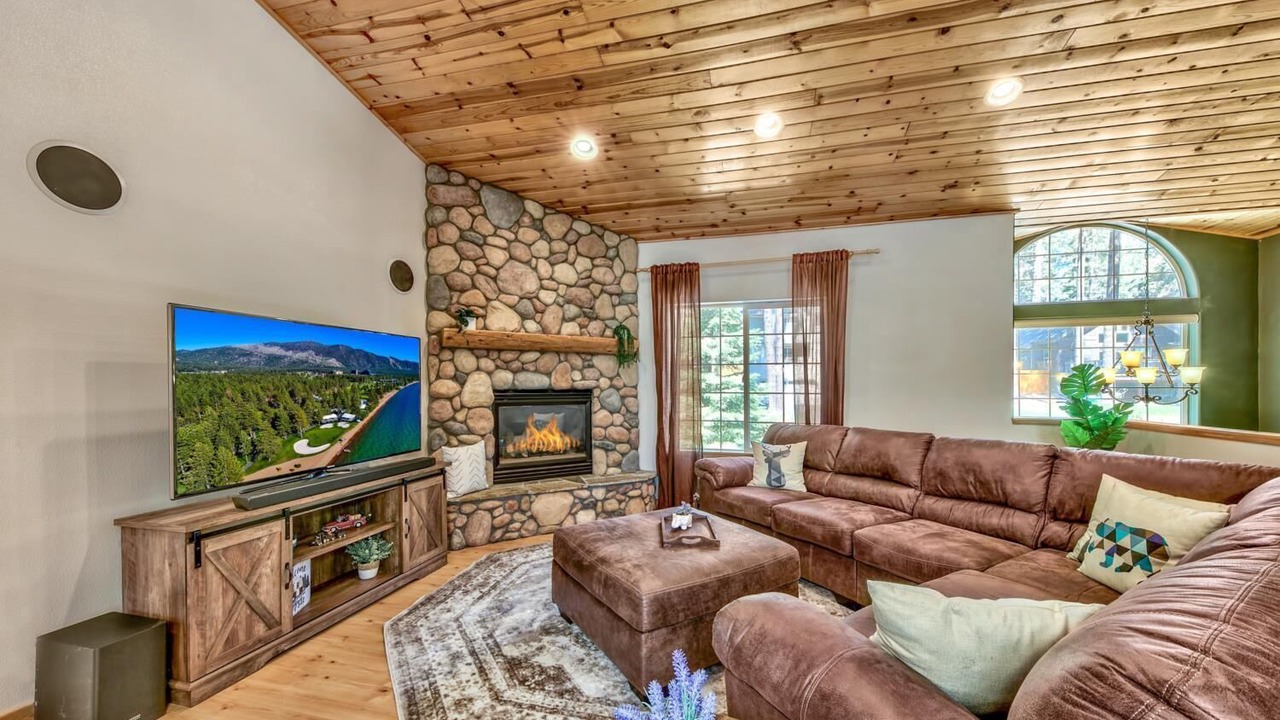 Photo of Livingroom in Country Club Estates