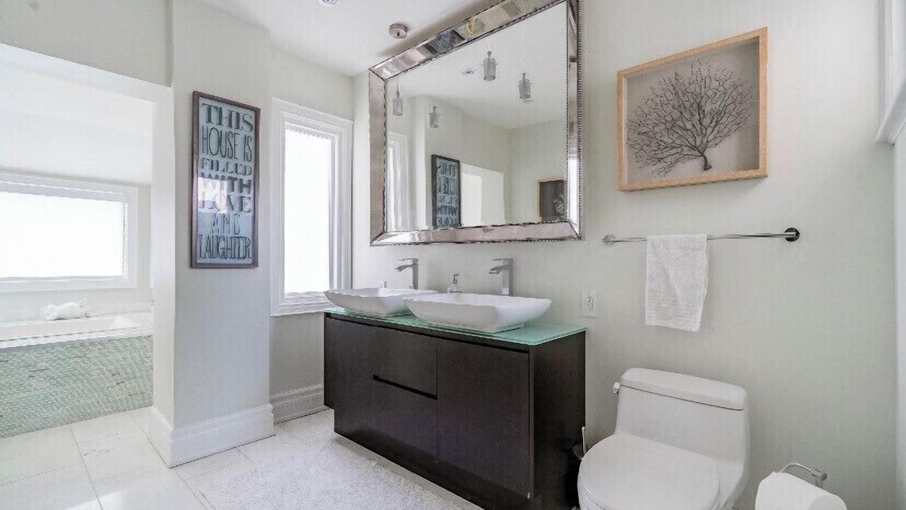 Photo of Bathroom in Oakwood Village
