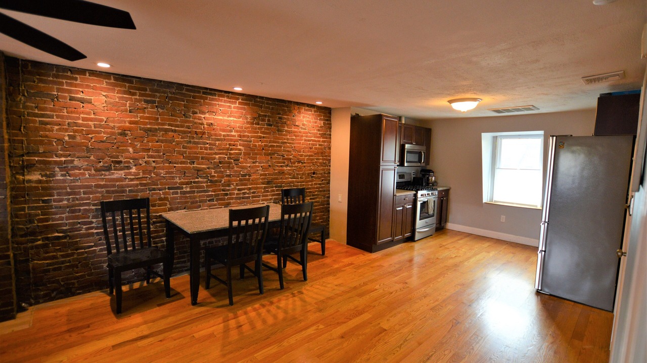 Photo of Others in Central-Maverick Square - Paris Street