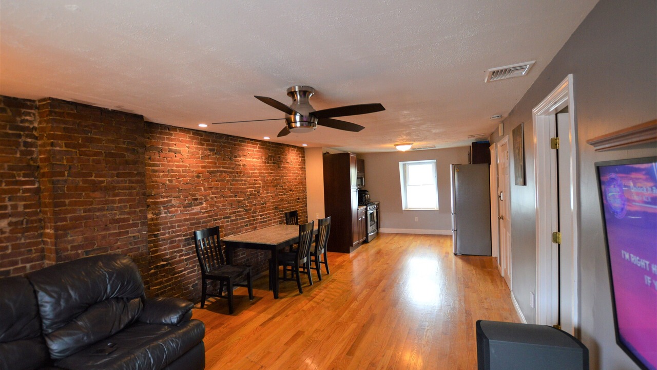 Photo of Others in Central-Maverick Square - Paris Street