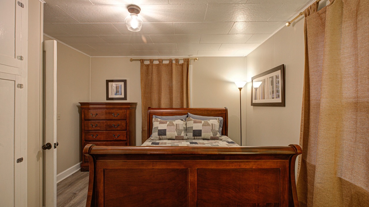 Photo of Bedroom in Pleasant Valley