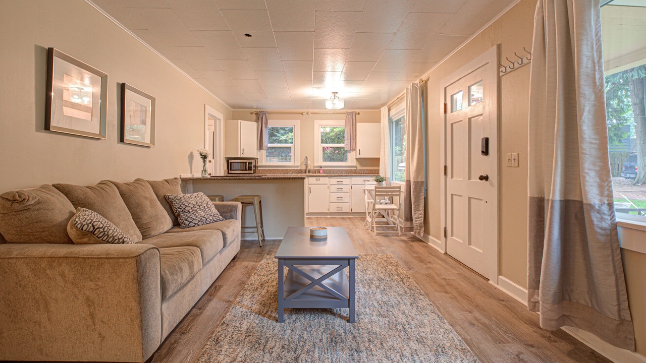 Photo of Livingroom in Pleasant Valley