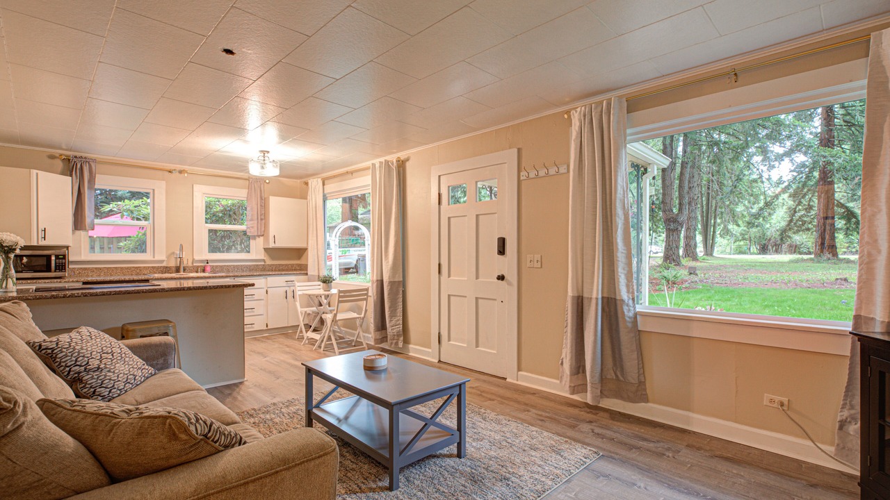 Photo of Livingroom in Pleasant Valley