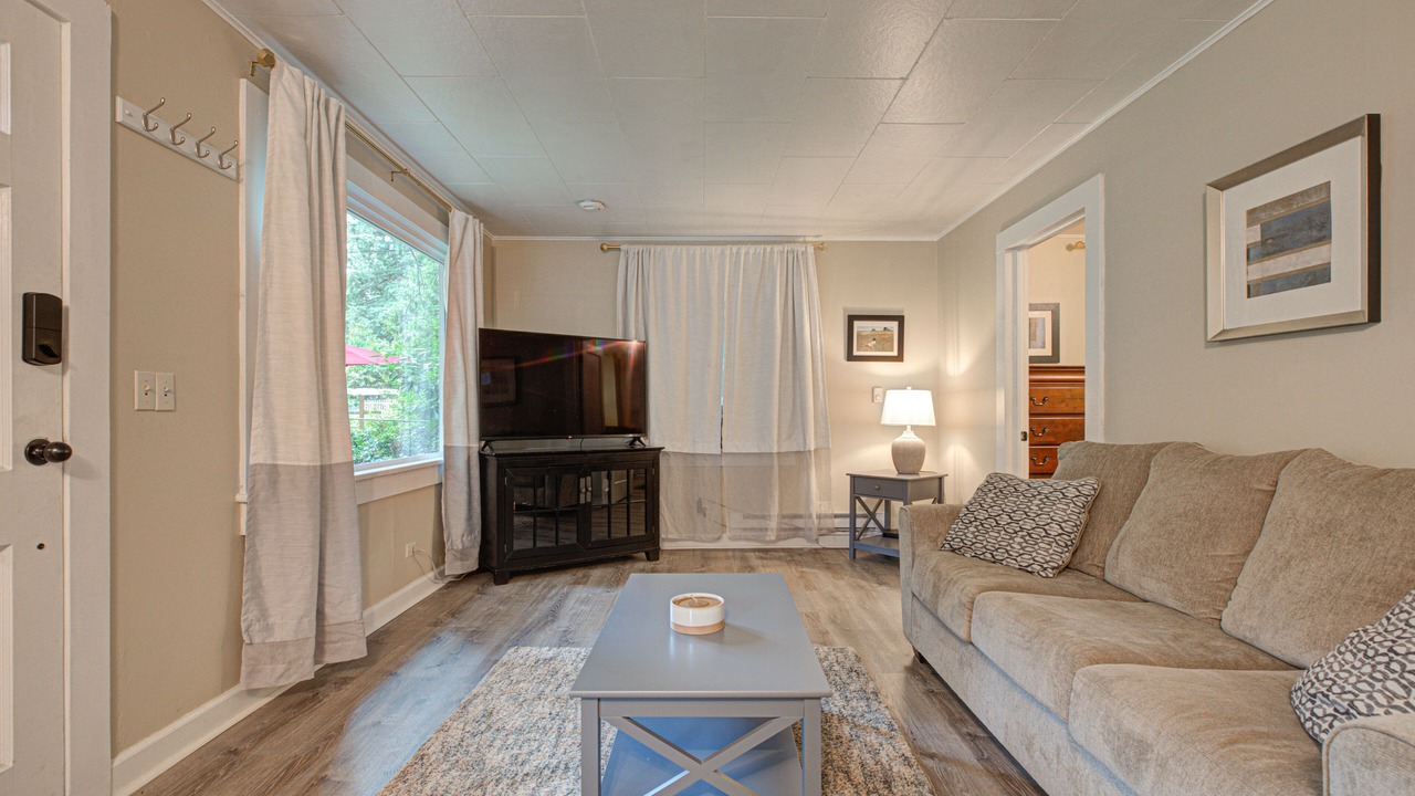 Photo of Livingroom in Pleasant Valley
