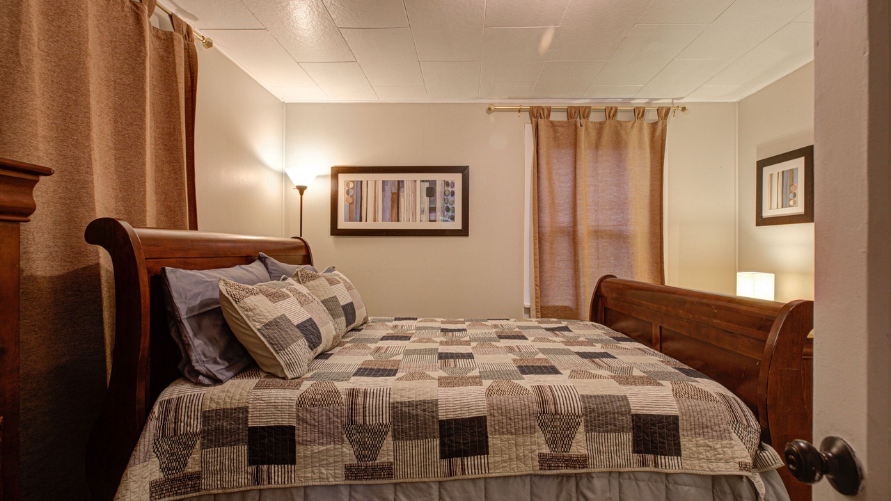 Photo of Bedroom in Pleasant Valley