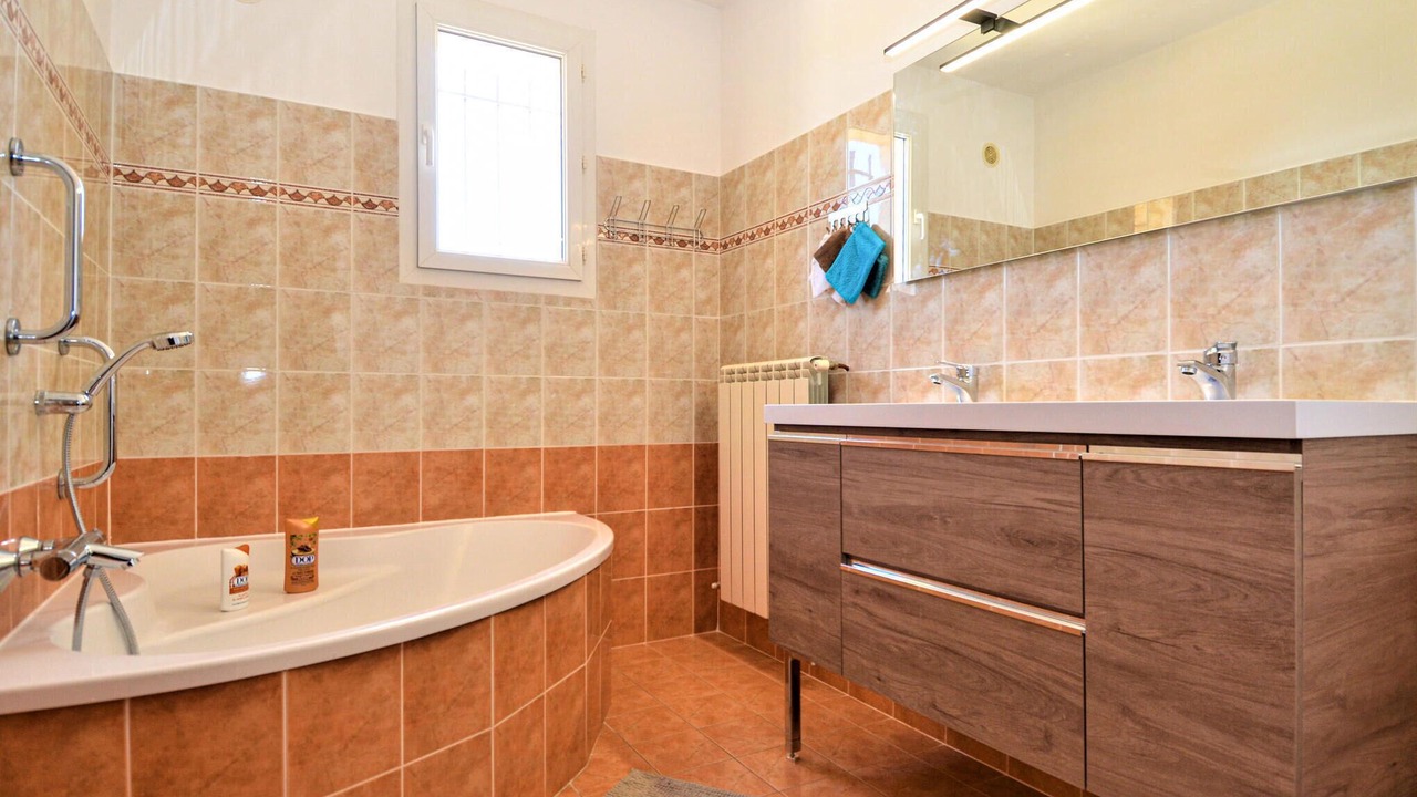 Photo of Bathroom in Saint-Laurent-La-Vernede
