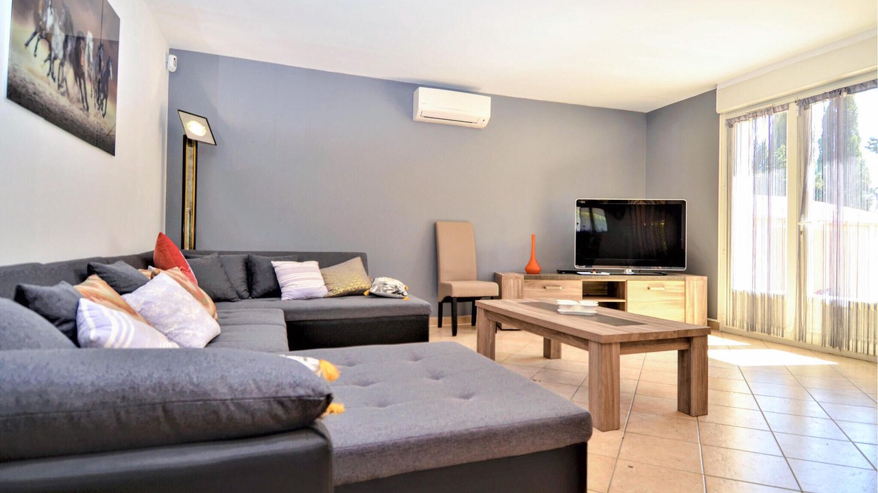 Photo of Bedroom in Saint-Laurent-La-Vernede