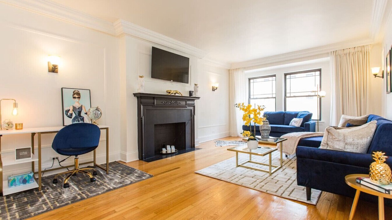Photo of Livingroom in Streeterville