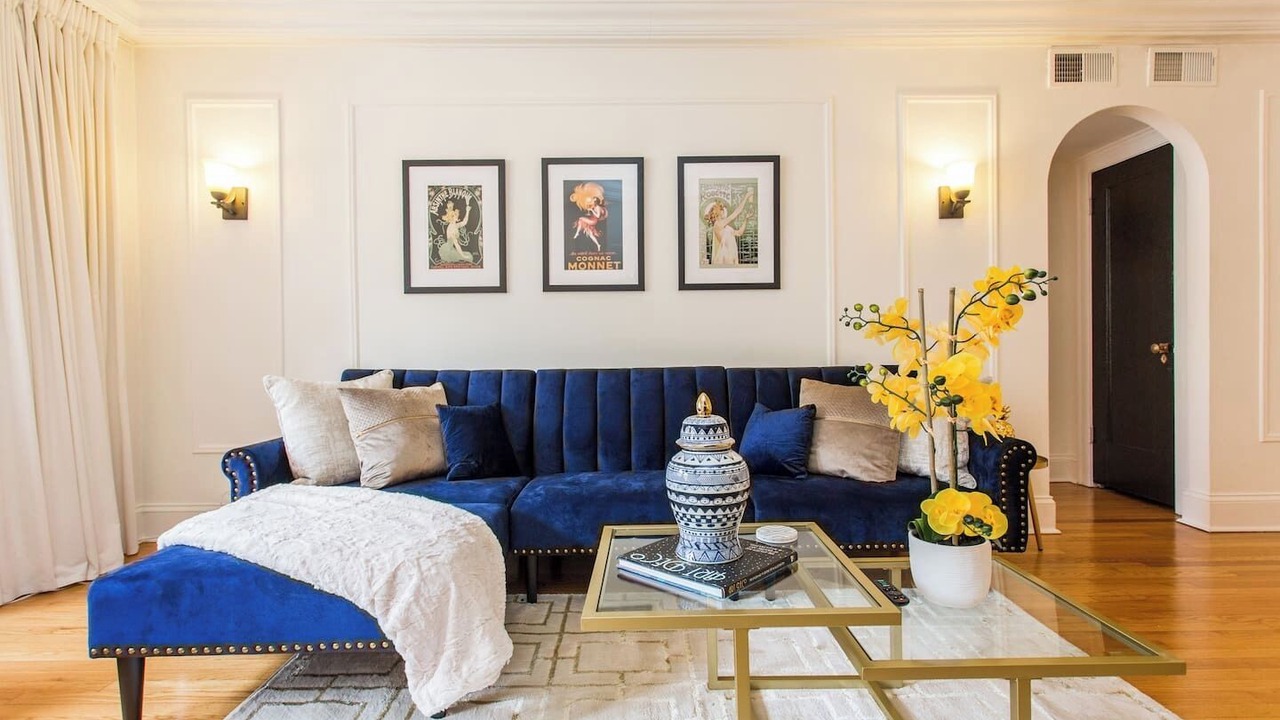 Photo of Livingroom in Streeterville
