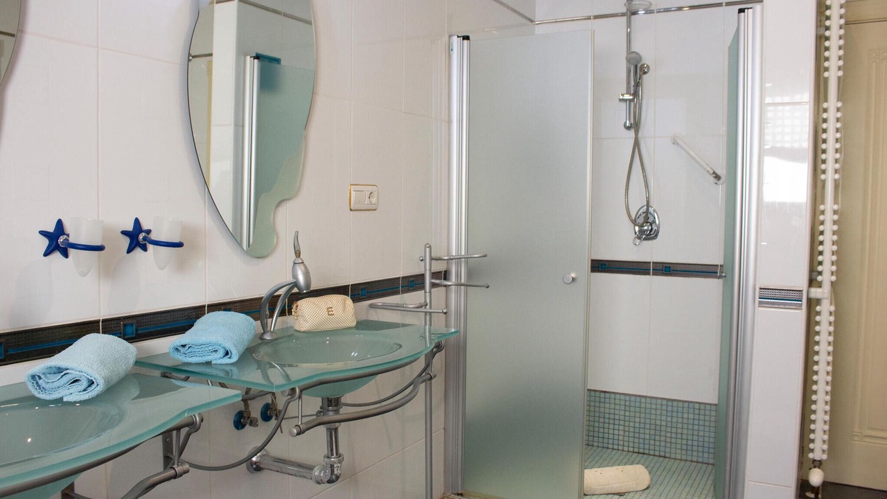 Photo of Bathroom in La Florida
