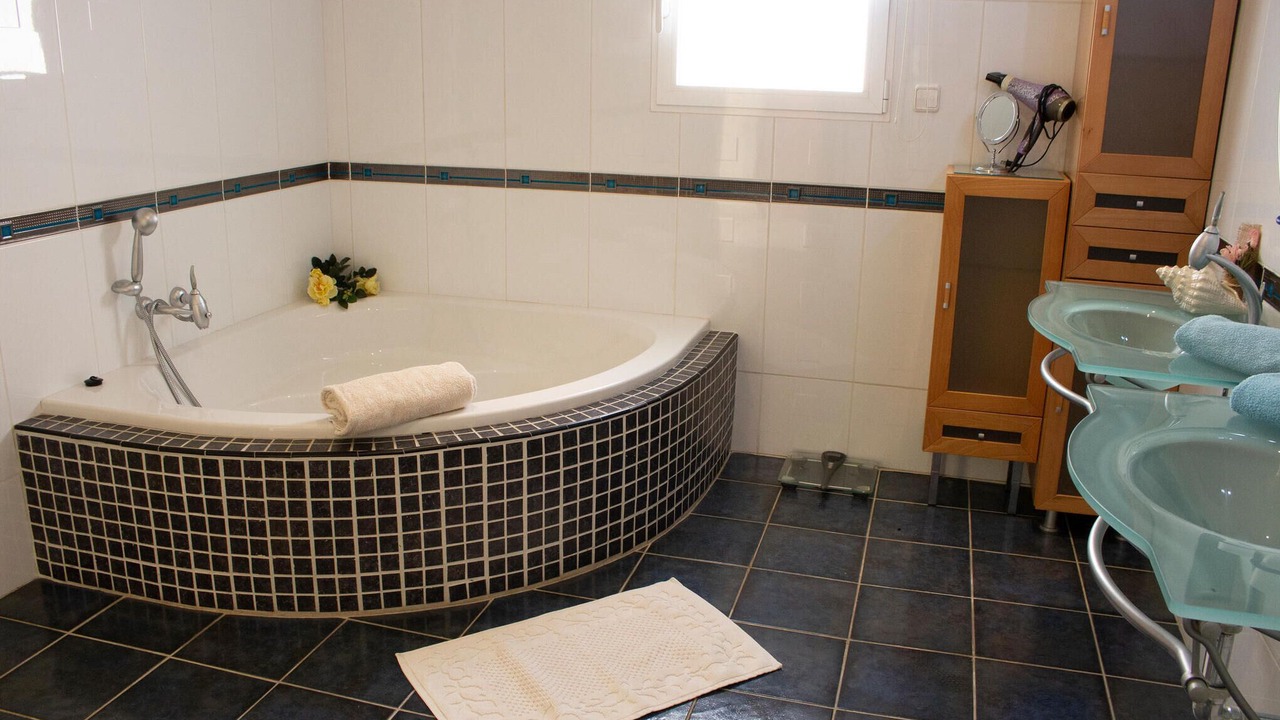 Photo of Bathroom in La Florida