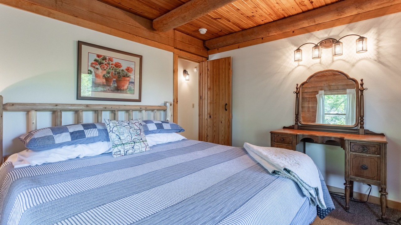 Photo of Bedroom in Shell Knob