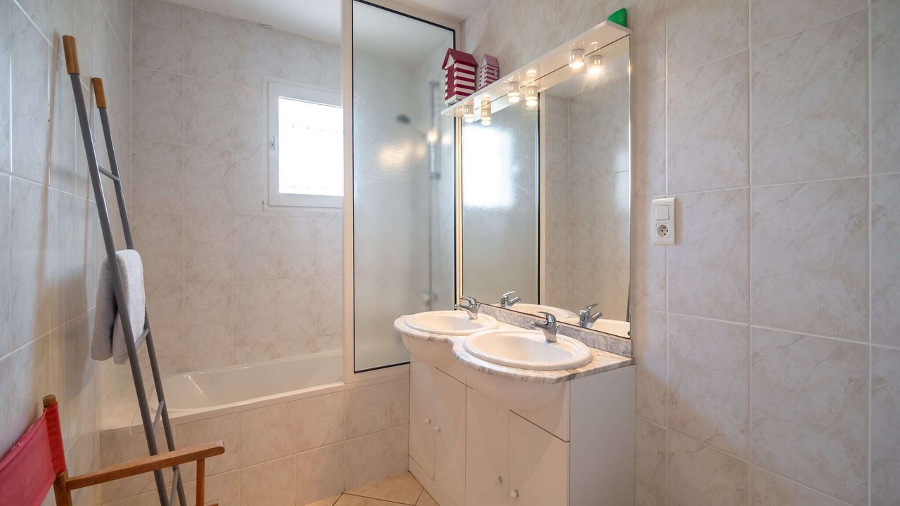 Photo of Bathroom in Caunes-Minervois