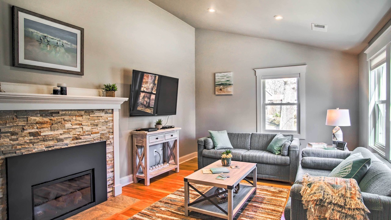 Photo of Livingroom in Buzzards Bay